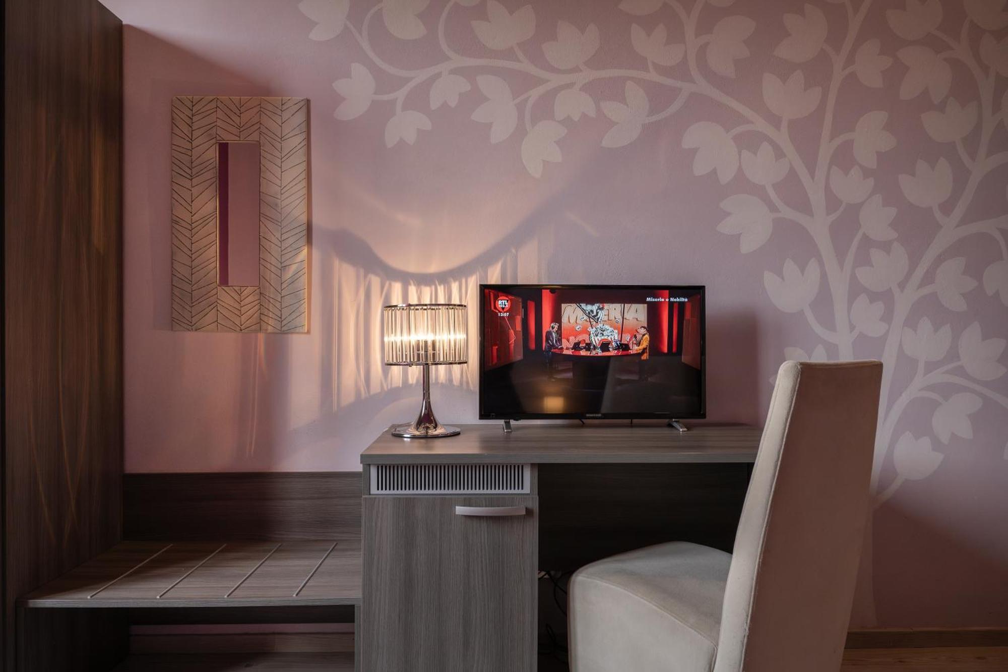 קולה ואל ד'אלזה Hotel Palazzo Renieri - 3Stelle S מראה חיצוני תמונה